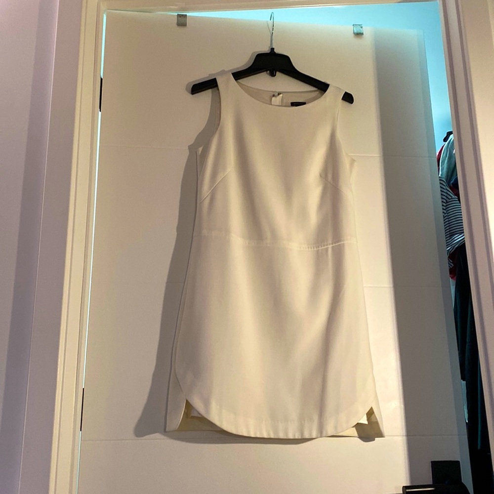 White elegant lined dress Ann Taylor Size 4 - super classy